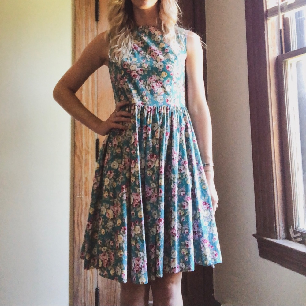 Vintage-Inspired Midi Floral Dress